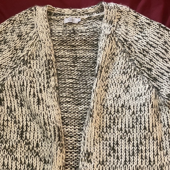 Knitted olive green and white open long cardigan - Picture 2 of 3